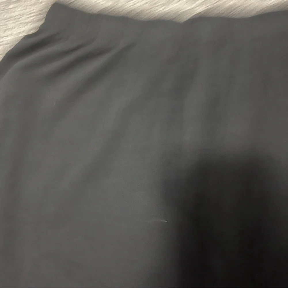 SHORTS - Picture 2 of 3